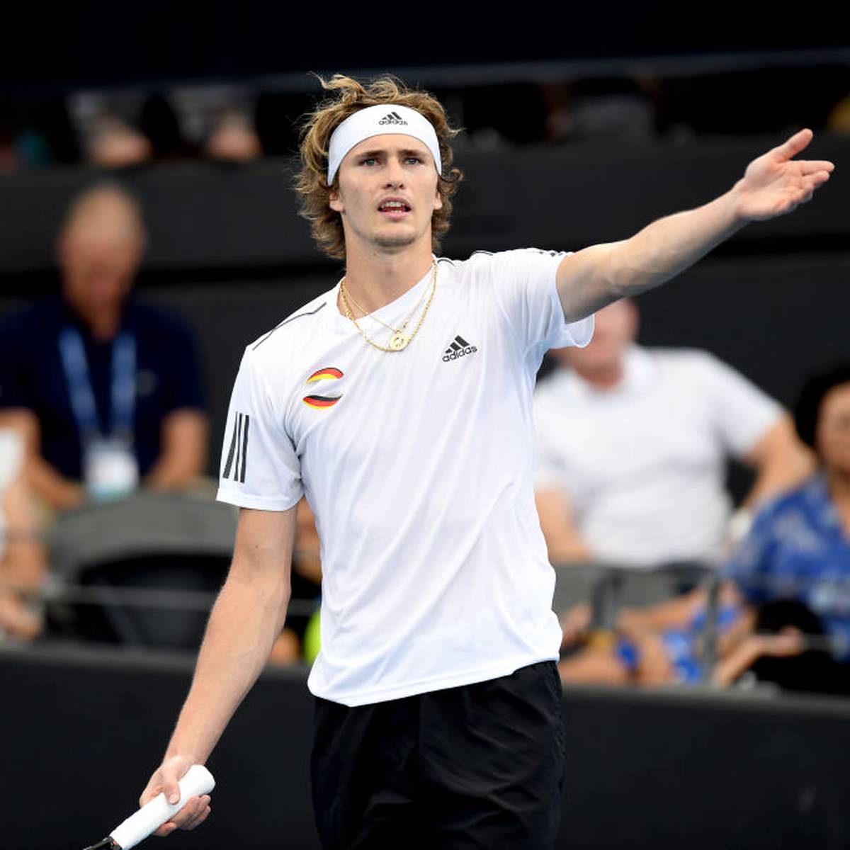 Atp Alexander Zverev Unterliegt Shapovalov Klar Bei Deutschland Vs Kanada