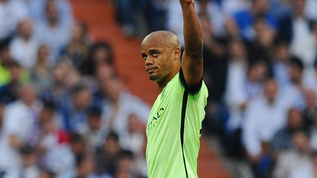 Für Manchester City und Belgiens Nationalmannschaft ist Kompany als Kapitän nicht verzichtbar. Entsprechend groß ist der Katzenjammer bei beiden Teams in den letzten Monaten: Die vergangene Premier-League-Saison verpasst Kompany wegen langwieriger Waden- und Leistenverletzungen zum allergrößten Teil. Bei der EM fehlt er den Belgiern ebenfalls. Dabei ist Kompanys Anfälligkeit ein Phänomen der letzten Jahre: Erst 2013 beginnt die Leidenszeit mit immer wieder auftretenden Muskelverletzungen