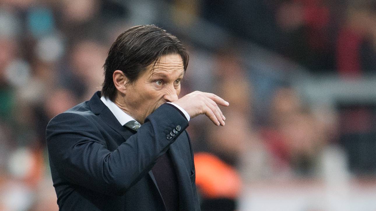 Schmidt schaut Spiel in Lotte im Bus