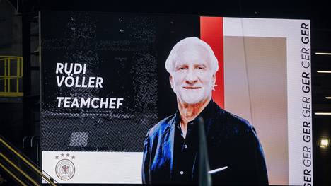 Rudi Völler siegt als Interimslösung an der Seitenlinie mit der DFB-Elf gegen Frankreich und sorgt für gute Stimmung bei den Fans. Sollte er das Team jetzt auch zur Heim-EM 2024 führen?