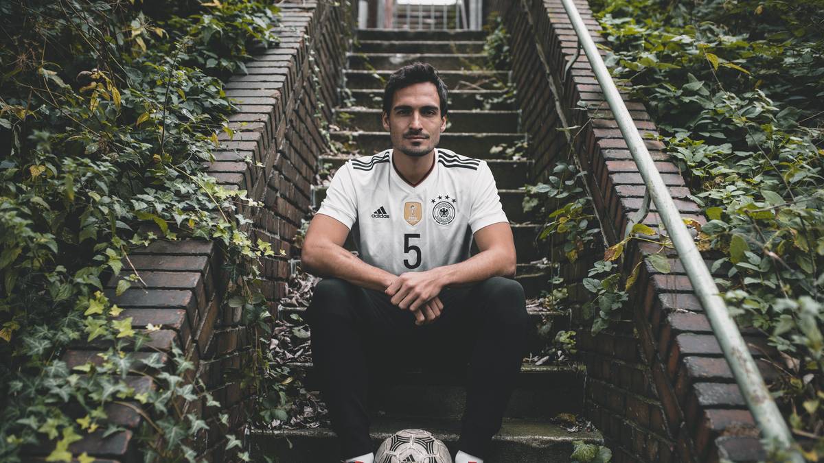 Beim Confederations Cup fiel die Arbeitskleidung der Mannschaft von Bundestrainer Joachim Löw eher schlicht aus.