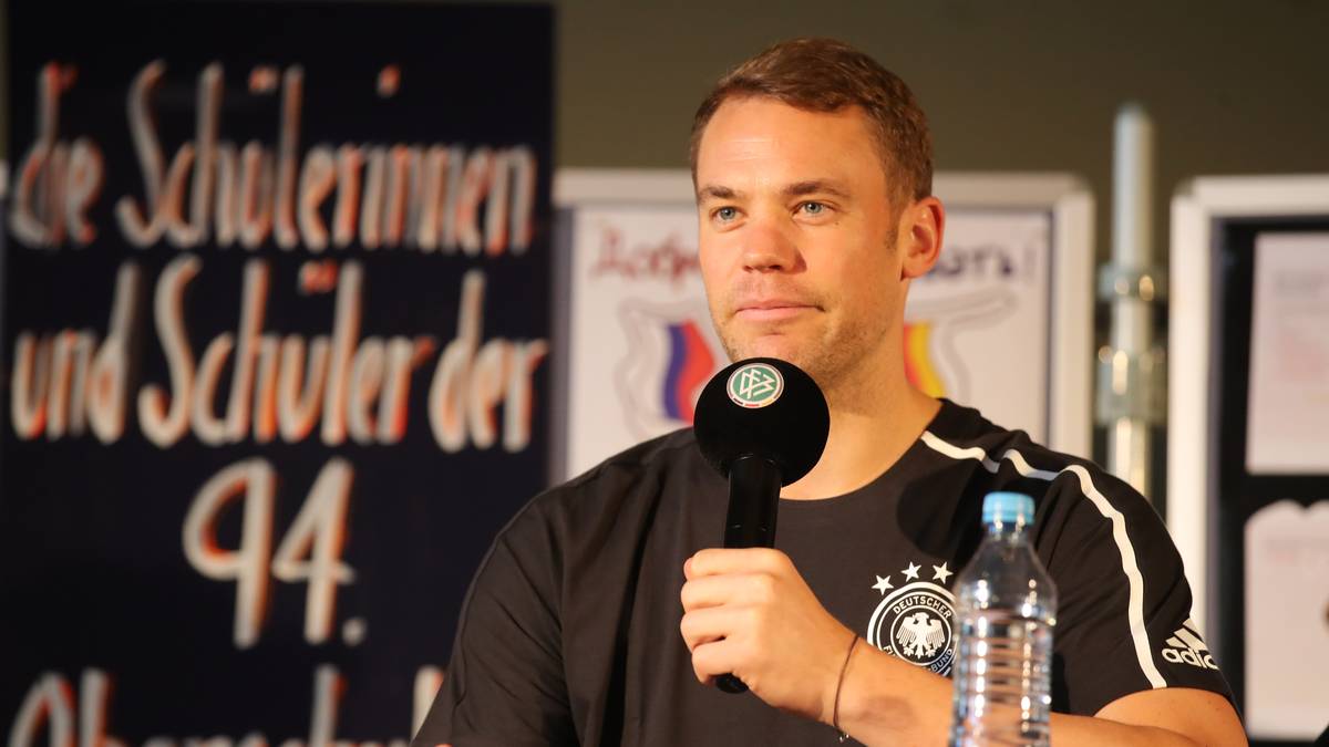 MIT LICHT UND SCHATTEN - MANUEL NEUER: Echte Patzer kann man dem Bayern-Keeper in dieser Saison kaum vorwerfen - dennoch hat man das Gefühl, dass er früher besser war. Verursachte einen unnötigen Elfmeter gegen Reus im Spitzenspiel 