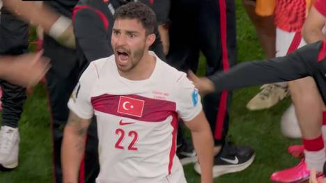 Das Ausscheiden der Türkei ist bereits vor dem letzten Gruppenspiel gegen die USA besiegelt. Trotzdem lässt sich das Team nicht hängen - und wird in der Nachspielzeit durch einen ehemaligen Schalker mit einem versöhnlichen Turnierabschluss belohnt.