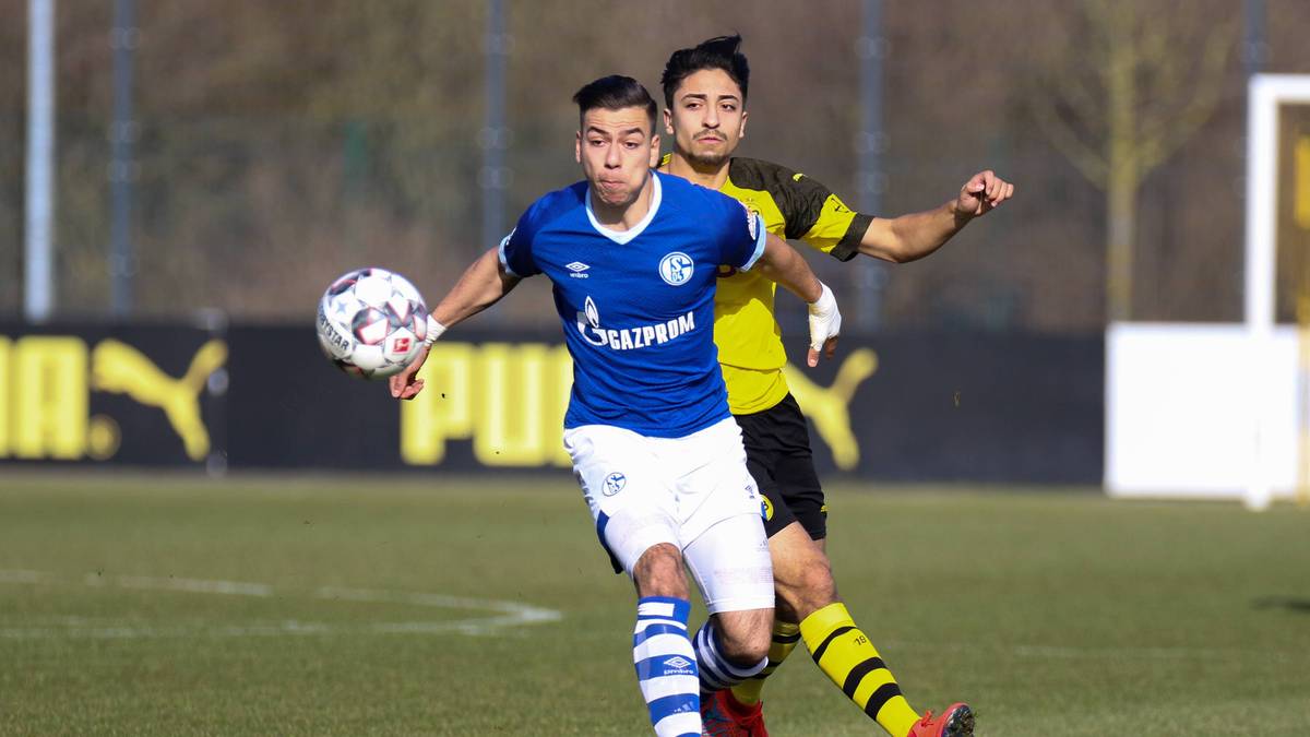 ANDRIKO SMOLINSKI (FC Schalke 04): Der Rechtsverteidiger wechselte von der U17 von Hannover 96 in die Knappenschmiede und soll mit seinem Offensivdrang zum Erben von Daniel Caligiuri aufgebaut werden. Seit der U16 ist er deutscher U-Nationalspieler