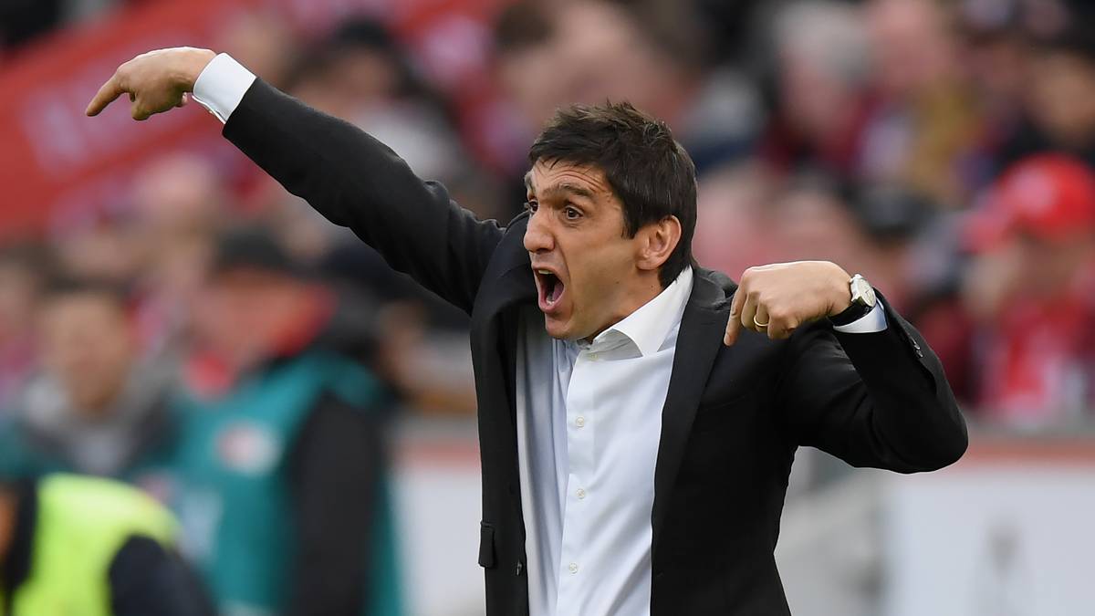 Trotzdem waren die Abläufe rund um die Entlassung von Korkut kurios, doch es geht noch besser: SPORT1 zeigt die zehn kuriosesten Trainerentlassungen der Bundesliga-Geschichte