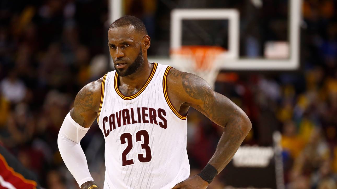 LeBron schießt gegen Ball-Vater