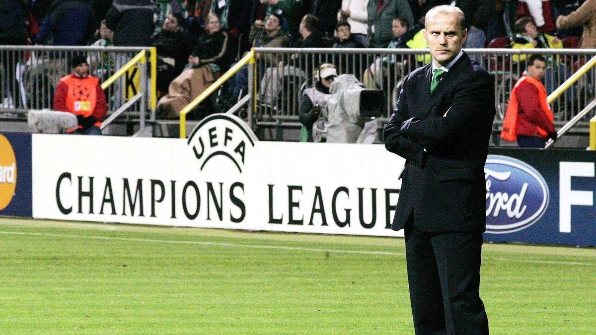In den kommenden Jahren ist Werder Stammgast in der Champions League und im UEFA-Cup, verschafft sich mit dem für Schaaf typischen, spektakulären Offensivfußball europaweit Respekt - in Spanien verehren sie bis heute die Lehre des "Schaafismo"