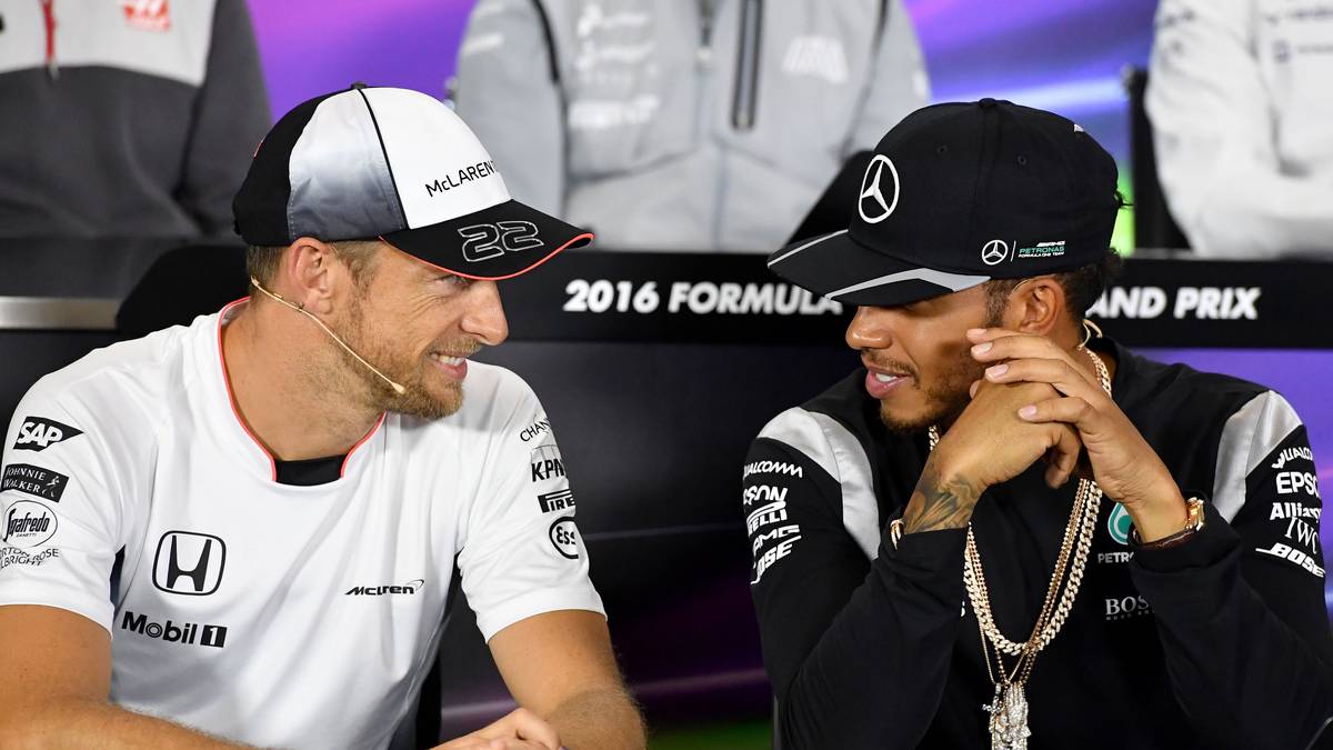 Der Brite hat eigentlich seine Karriere zum Saisonende beendet - doch für einen Platz im Weltmeister-Auto würde sich Button eine Rückkehr sicherlich überlegen
