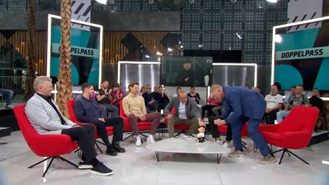 Tennis-Legende Boris Becker ist im SPORT1 Doppelpass zu Gast und füttert das Phrasenschwein kräftig. Am Ende zahlt sogar Stefan Effenberg für ihn ein.