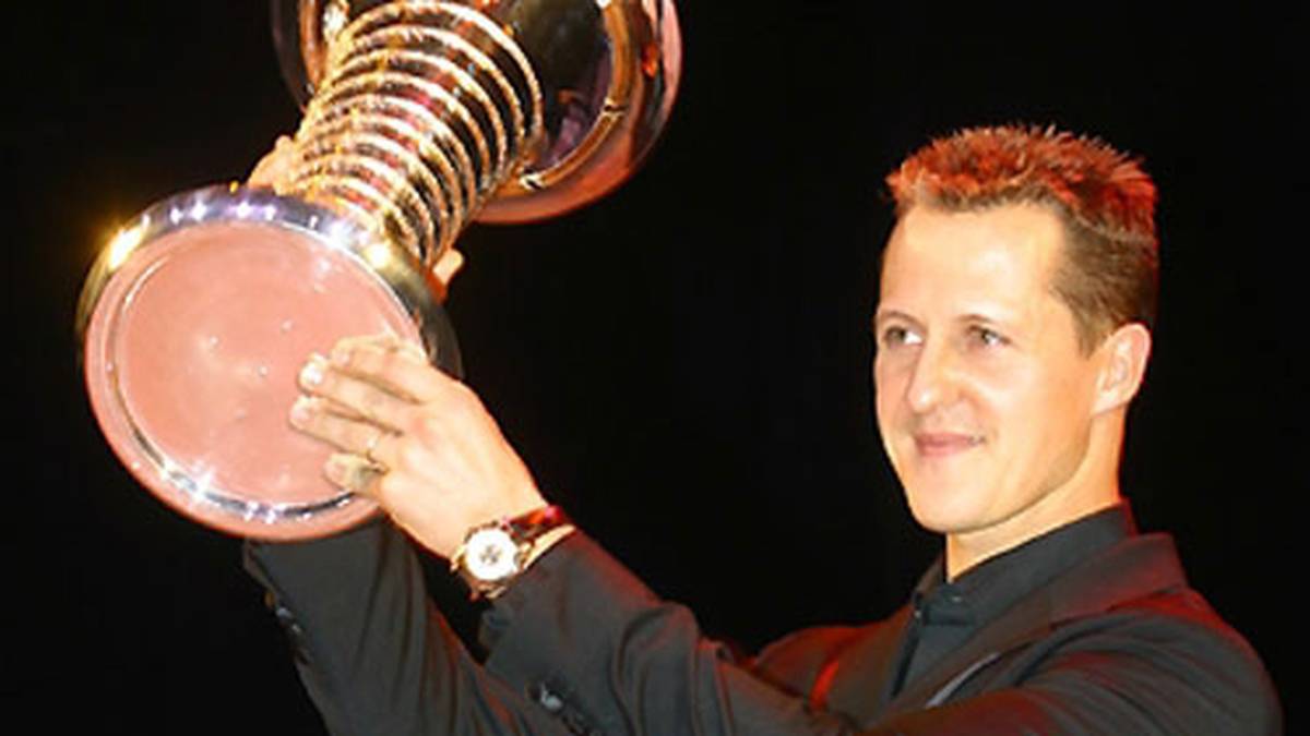 Schumacher wird nach seinem 7. WM-Sieg zu Deutschlands Sportler des Jahrhunderts gewählt 