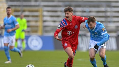 Angelo Stiller (li.) verlässt im Sommer den FC Bayern München