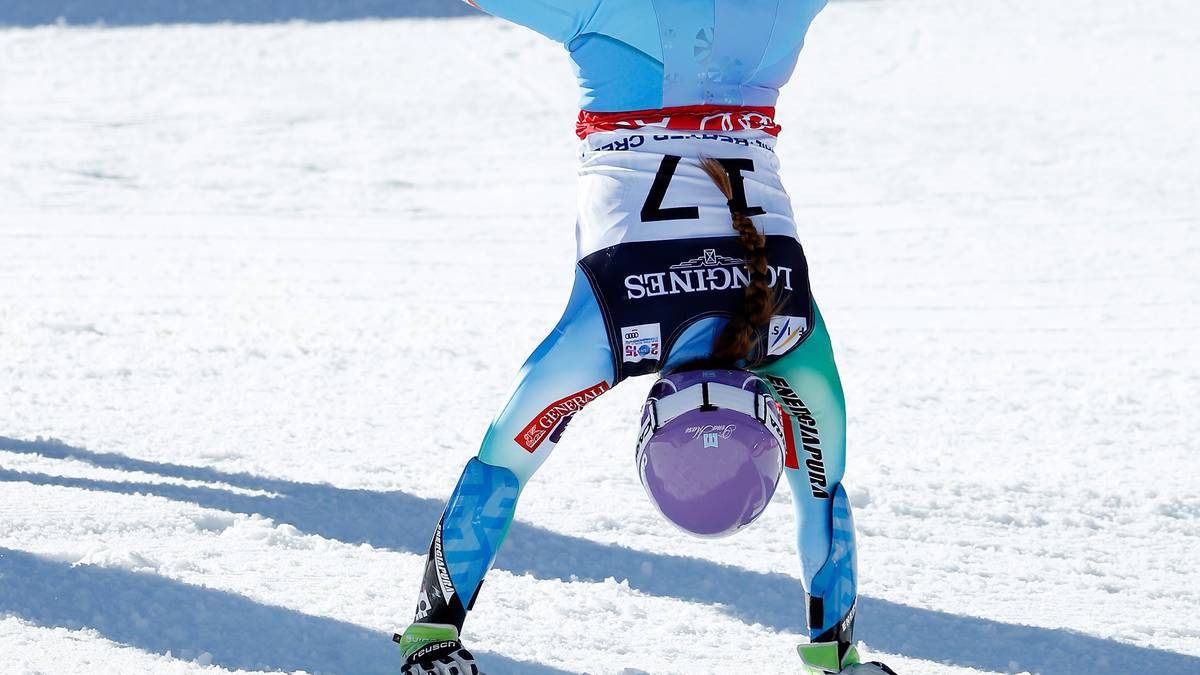 Schon in der Abfahrt der Super-Kombi läuft es für Maze wie am Schnürchen, fährt sie einen dicken Vorsprung auf die Schweizerin Lara Gut aus. Logisch, dass man da hinterher zu Scherzen und mehr aufgelegt ist