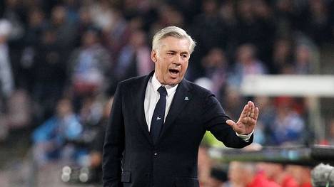 Serie A: Carlo Ancelotti fordert Spielabbrüche bei Beleidigungen, Neapels Trainer Carlo Ancelotti kritisiert italienische Fußball-Fans