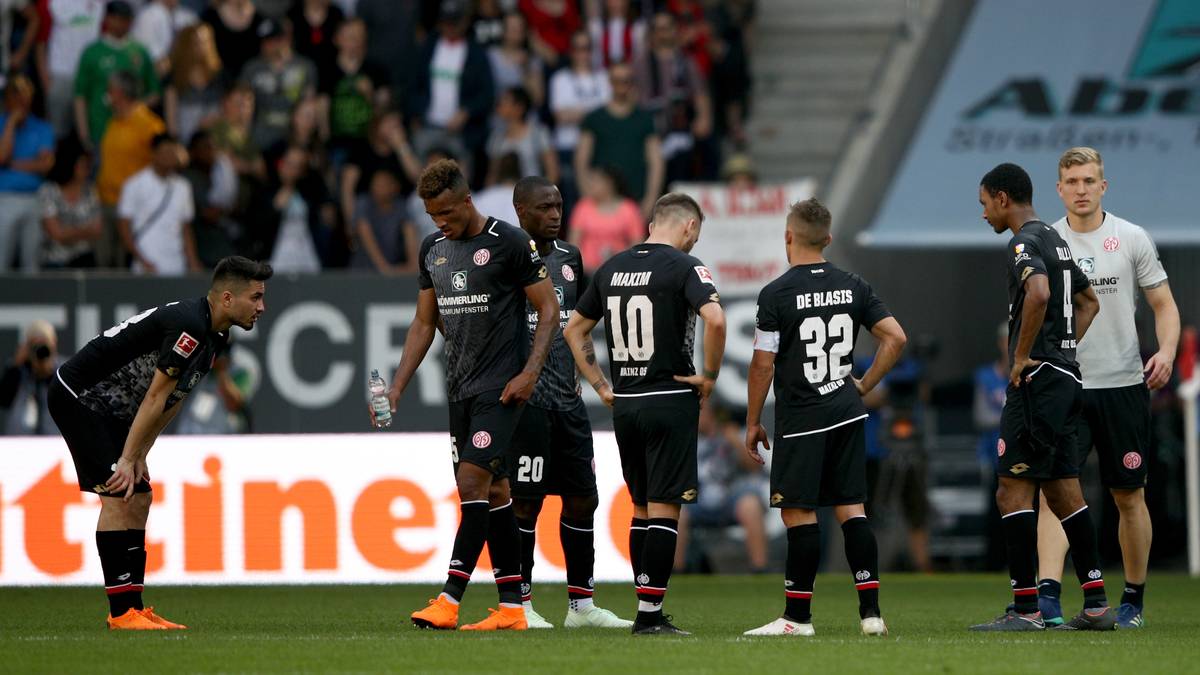 ...muss die Mannschaft von Sandro Schwarz nach einer ganz schwachen Leistung weiter mächtig zittern. Michael Gregoritsch (29.) und Alfred Finnbogason (90.+2) erzielen die Tore