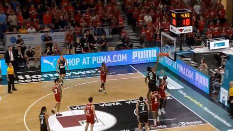 Die Basketball-Highlights von Spiel 2 der Viertelfinal-Serie Bamberg Baskets - ratiopharm Ulm aus den BBL-Playoffs im Video.