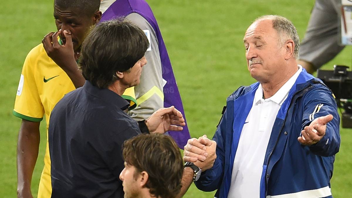 Selecao-Trainer Scolari muss nach der 1:7-Pleite eingestehen, dass das DFB-Team einfach besser war. Der Nationaltrainer gratuliert seinem Amtskollegen Joachim Löw nach dem Spiel fair