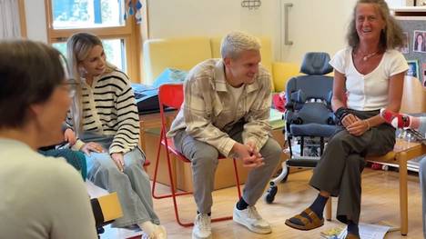 Matthias Ginter und Joachim Löw laden in Freiburg Größen aus Sport und Wirtschaft ein, um beeinträchtigten Kindern zu helfen. Das ganze Charity-Event ist Herzenssache der beiden und der gesamten Matthis Ginter Stiftung.