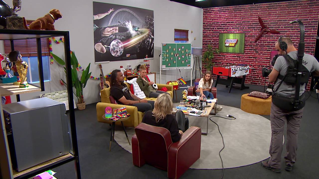 SNICKERS Fan Talks: Folge 4 mit Patrick Owomoyela und Linda Dallmann