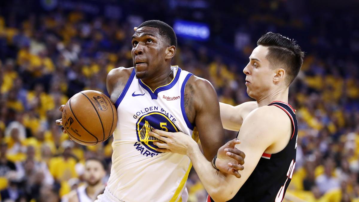 KEVON LOONEY (Warriors): Ob Boogie spielt, ist nicht klar, also kann es durchaus sein, dass Looney startet oder zumindest die meisten klassischen Center-Minuten bekommt. Der 23-Jährige fällt im Starensemble nicht auf, ist aber unterschätzt. Sein Offensiv-Rating ist das beste der Playoffs, am offensiven Brett ist er nach Quote die Nummer fünf. Vielleicht starten zu einem Zeitpunkt der Finals auch Cousins, Bell oder Bogut aber der Punkt geht an Toronto, 2:3