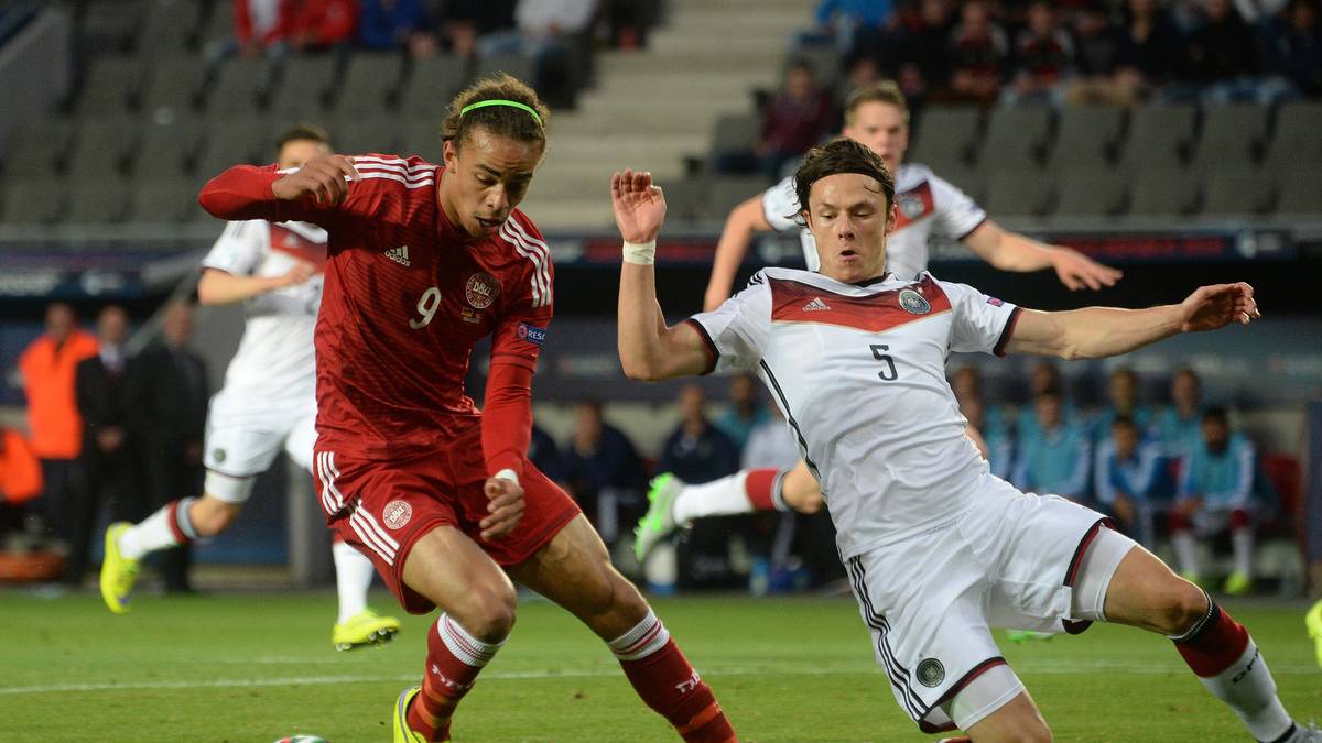 NICO SCHULZ: Schickt Dänemarks Offensive in der 8. Minute unfreiwillig auf die Reise Richtung ter Stegen, auch danach immer wieder ein Unsicherheitsfaktor. Muss so nach der Rückkehr des gegen die Dänen gesperrten Christian Günter wohl wieder um seinen Platz in der Startelf bangen - SPORT1-Note: 4