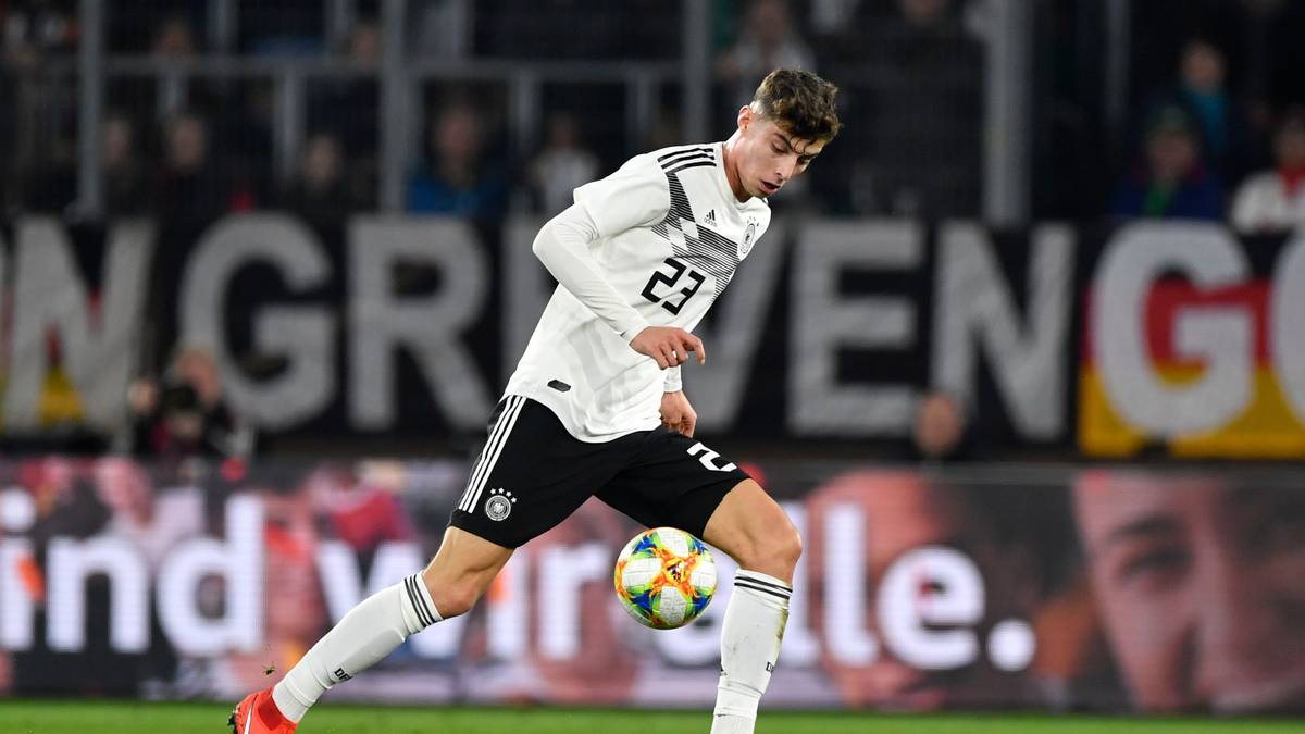 KAI HAVERTZ (bis 45.): Der Leverkusener startete auf der Zehn, hatte auch den ersten Torschuss (3.) und spielte einen tollen Direktpass auf Werner. Insgesamt war von ihm aber wenig zu sehen. Zudem verlor er alle seine vier Zweikämpfe. Musste schon in der Halbzeit für Reus weichen. SPORT1-Note 4,5