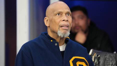 Basketball-Legende Kareem Abdul-Jabbar stürzte bei einem Konzert in Los Angeles