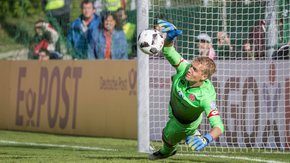 Im Elfmeterschießen behält dann jedoch der Bundesligist die Oberhand. Keeper Jonas Lössl parierte gleich den ersten Strafstoß der Hachinger von Dominik Stahl, Stephan Hain schoss zudem über das Tor