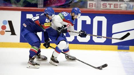 Eishockey-Profi Gregorio Gios (l.) wurde bei einem Jagdunfall vom eigenen Vater angeschossen