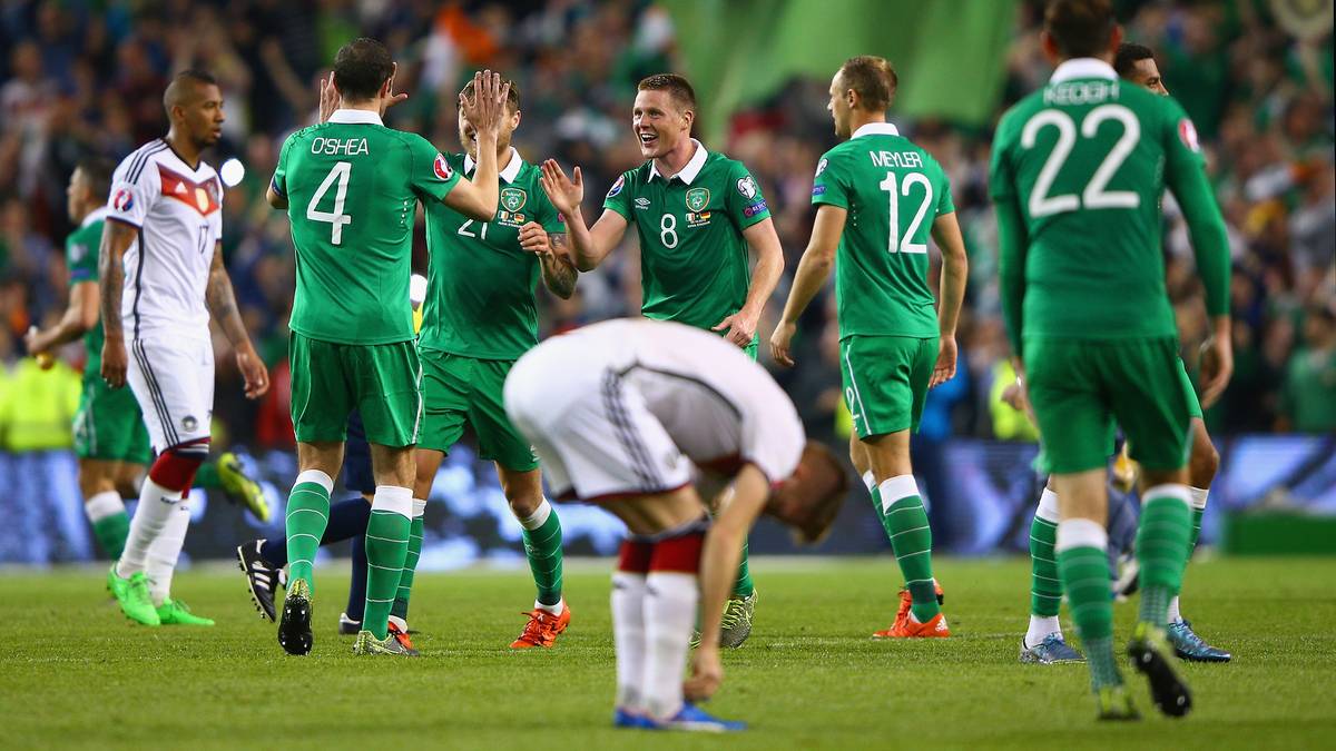 Dann ist Schluss! Irland feiert seinen ersten Pflichtspielsieg gegen Deutschland und darf damit auf die direkte EM-Qualifikation hoffen