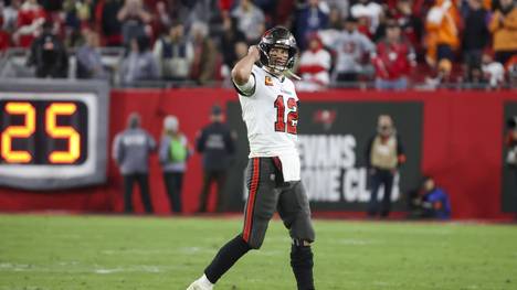 Tom Brady und Tampa Bay Buccaneers sind nach einer 14:31-Niederlage gegen die Dallas Cowboys in der ersten Runde der NFL-Playoffs ausgeschieden. Nun ist die Zukunft des Superstars offen.
