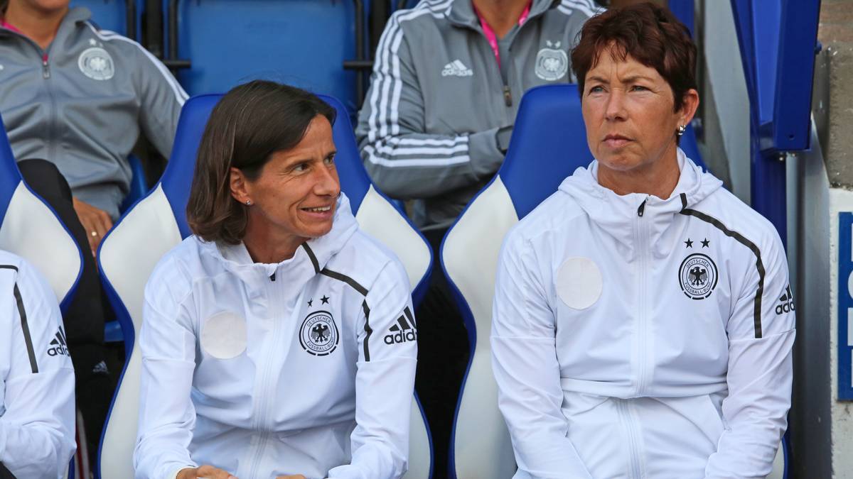 "Der Kader ist eine gute Mischung aus erfahrenen Spielerinnen, die schon im letzten Jahr in der Schweiz im EM-Finale standen und jungen Spielerinnen aus der U17", sagt Trainerin Maren Meinert. SPORT1 stellt die Top-Talente der DFB-Frauen vor