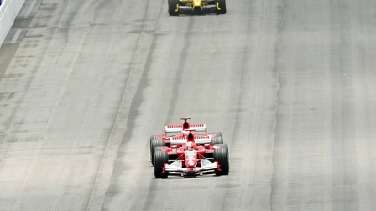 Einmal hat Schumacher 2005 Grund zu jubeln, tut es aber nicht. Denn der einzige Saisonsieg beim Skandalrennen in Indy wird zur Farce. Nachdem alle Michelin-Fahrer das Rennen aus Sicherheitsgründen boykottieren, starten schließich nur die sechs mit Bridgestone bereiften Fahrzeuge