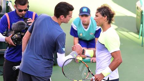 Rafael Nadal (r.) konnte Milos Raonic nach dem Spiel nur gratulieren