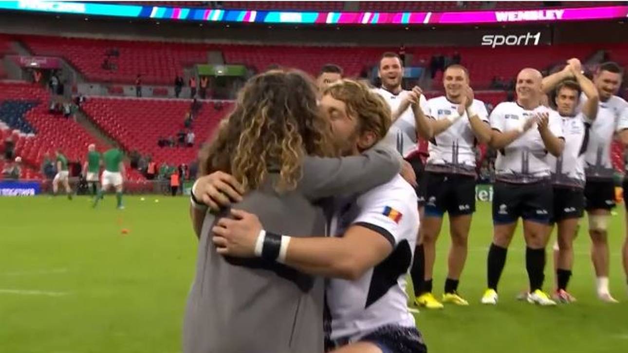 Heiratsantrag auf dem Rugby-Feld