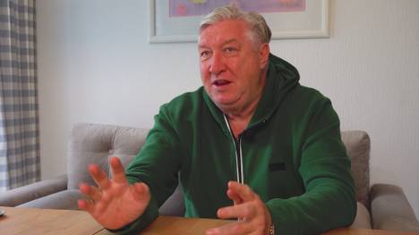 Noch ist Dieter Schatzschneider Rekordtorschütze der zweiten Liga. Seine Bestmarke dürfte aber bald von Simon Terodde geknackt werden. Für der Schalker hat der Ex-Profi aber nur lobende Worte.