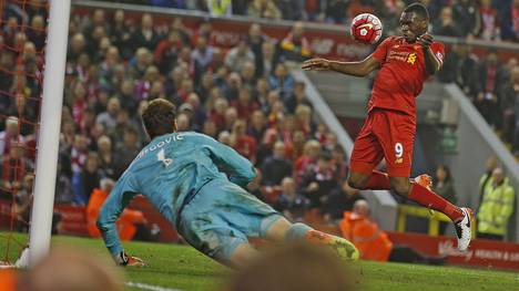 Christian Benteke (r.) rettet Liverpool einen Punkt