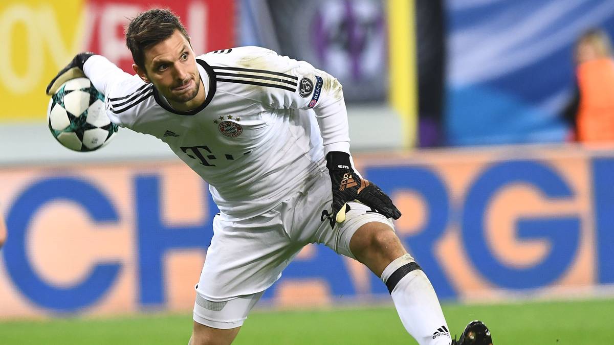 PLATZ 15: SVEN ULREICH (FC Bayern) - Als sich Neuer im September erneut schwer verletzte, schlugen viele Fans die Hände über den Kopf zusammen. Zwei Monate und viele Weltklasseparaden von Ulreich später sind die gleichen Anhänger gelassen. Der Ex-Stuttgarter hat seine anfänglichen Unsicherheiten weitgehend überwunden und zeigt, was in ihm steckt