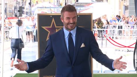David Beckham wurde als erstem Fußballer ein Stern auf dem Walk of Fame verliehen. Der Engländer meinte, er lebe den amerikanischen Traum und Tom Cruise betont, niemand hätte es mehr verdient als er.
