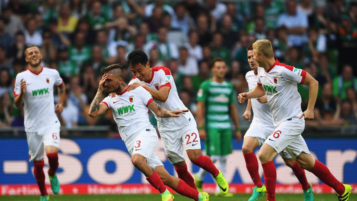 Konstantinos Stafylidis trifft mit einem direkt verwandelten Freistoß die Bremer ins Mark. Von dem Schock erholen sich die Hausherren nicht mehr. Der FCA feiert seinen ersten Saisonsieg