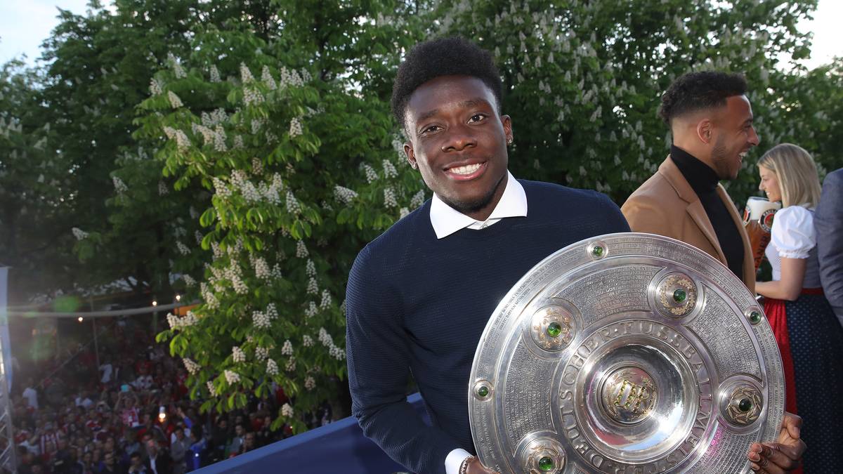 ALPHONSO DAVIES: Der 18 Jahre alte Kanadier wechselt im Winter für 10 Millionen Euro aus der MLS in die Bundesliga und muss sich erwartungsgemäß erst einmal akklimatisieren. Angesichts seiner Ablöse und der Huldigungen, die Sportdirektor Hasan Salihamidzic aussprach, hätte dann aber doch etwas mehr kommen können