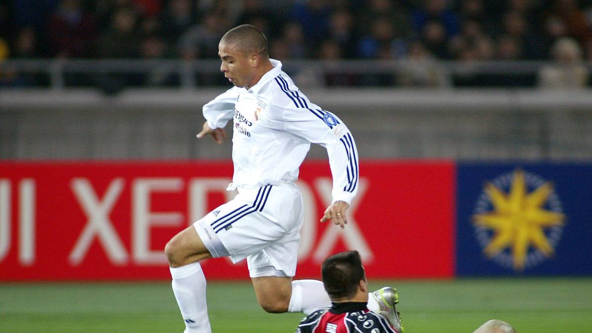 Ronaldos damaliger Verein, Cruzeiro Belo Horizonte, forderte fünf Millionen Euro - zu viel Geld für die klammen Schwaben. Stattdessen wechselte Ronaldo zur PSV Eindhoven und begann dort eine absolute Weltkarriere