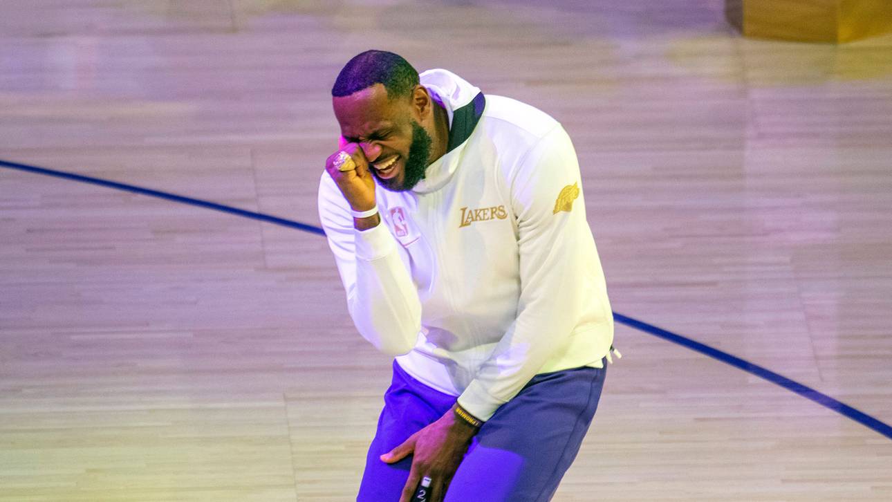 Schröder verliert Wette gegen James