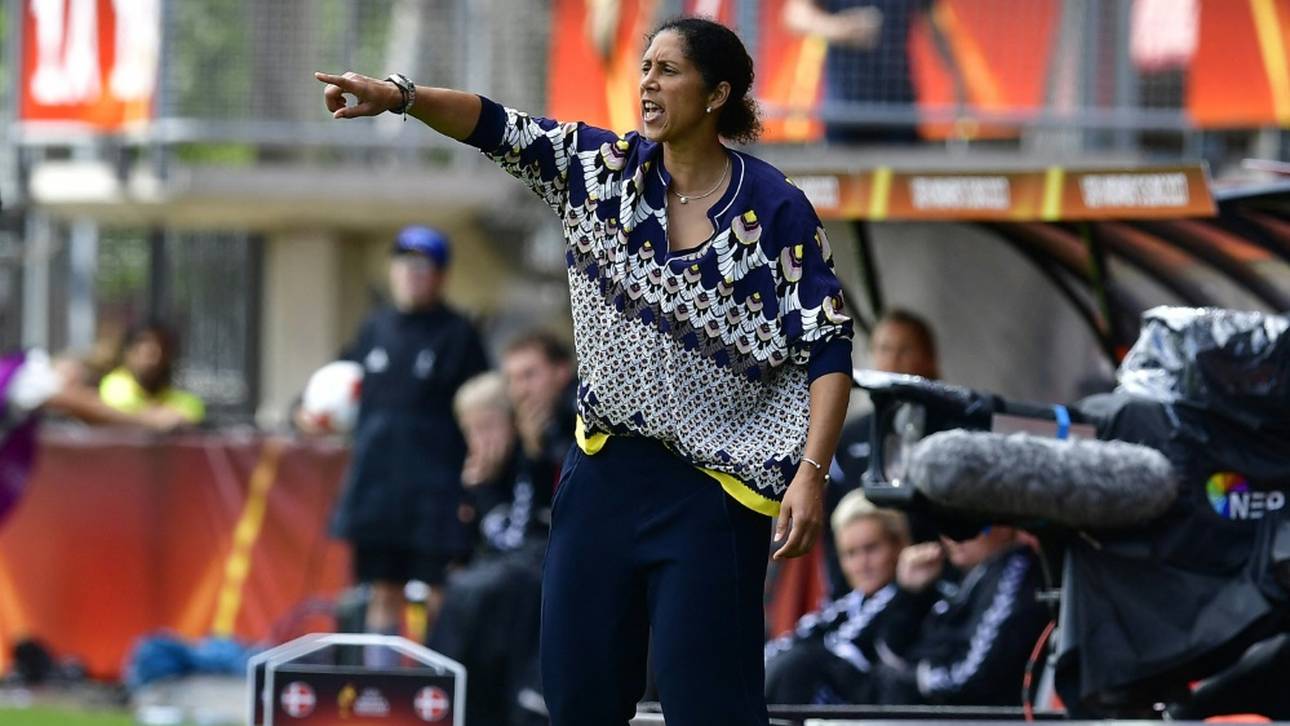 Jones vermisst „langfristige Strategie“ im Frauenfußball