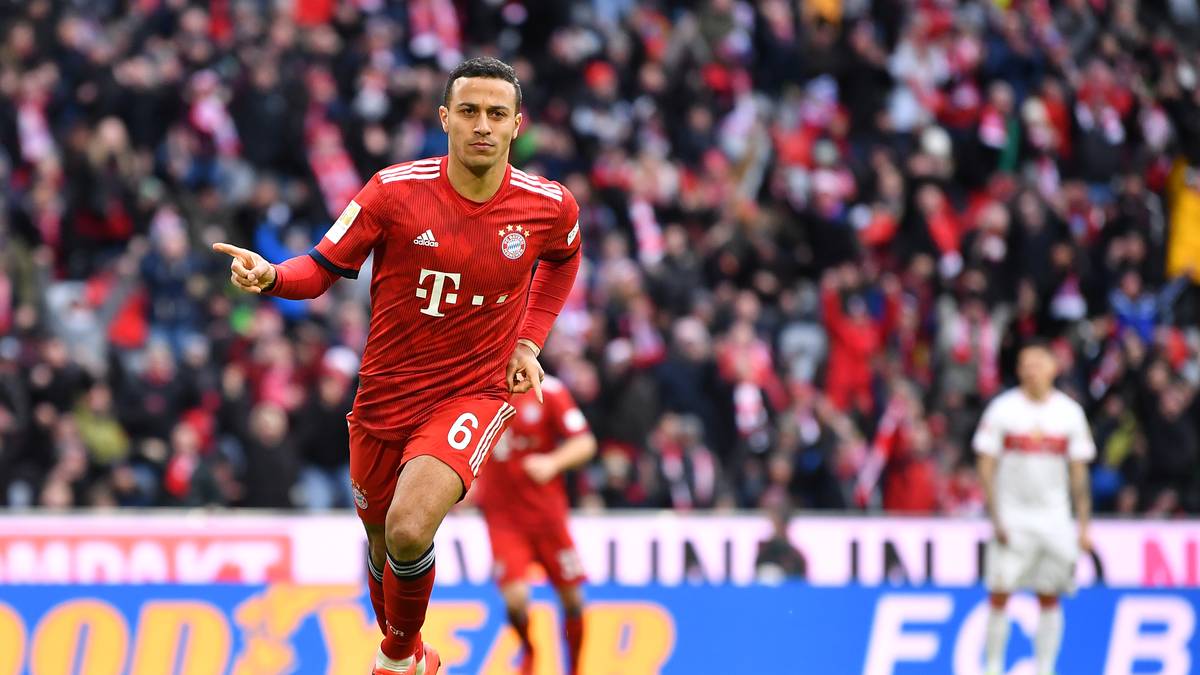 THIAGO (28 Jahre/FC Bayern München): Der Spanier stammt aus der Jugend des FC Barcelona und galt als legitimer Nachfolger von Xavi oder Andres Iniesta. Thiago konnte sich in bei den Katalanen nicht endgültig durchsetzen und ging 2013 zu den Bayern. In München ist er Stammspieler und Leistungsträger