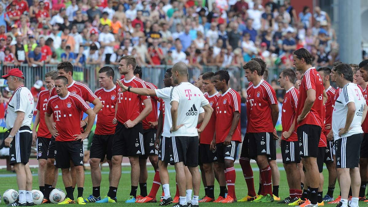 Beim Showtraining im Juli 2013 kamen 65.000 Zuschauer in die Allianz Arena und jubelten dem Spanier zu. Viele Fans erträumten sich die Wiederholung des 2013-Tripels, doch Guardiola konnte mit Bayern nie die Königsklasse gewinnen