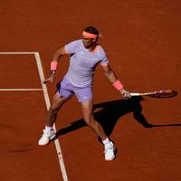 Tennis-Topstar Rafael Nadal scheitert bei seinem Comeback-Event in Barcelona früh und hat vor den French-Open noch viel Arbeit vor sich.