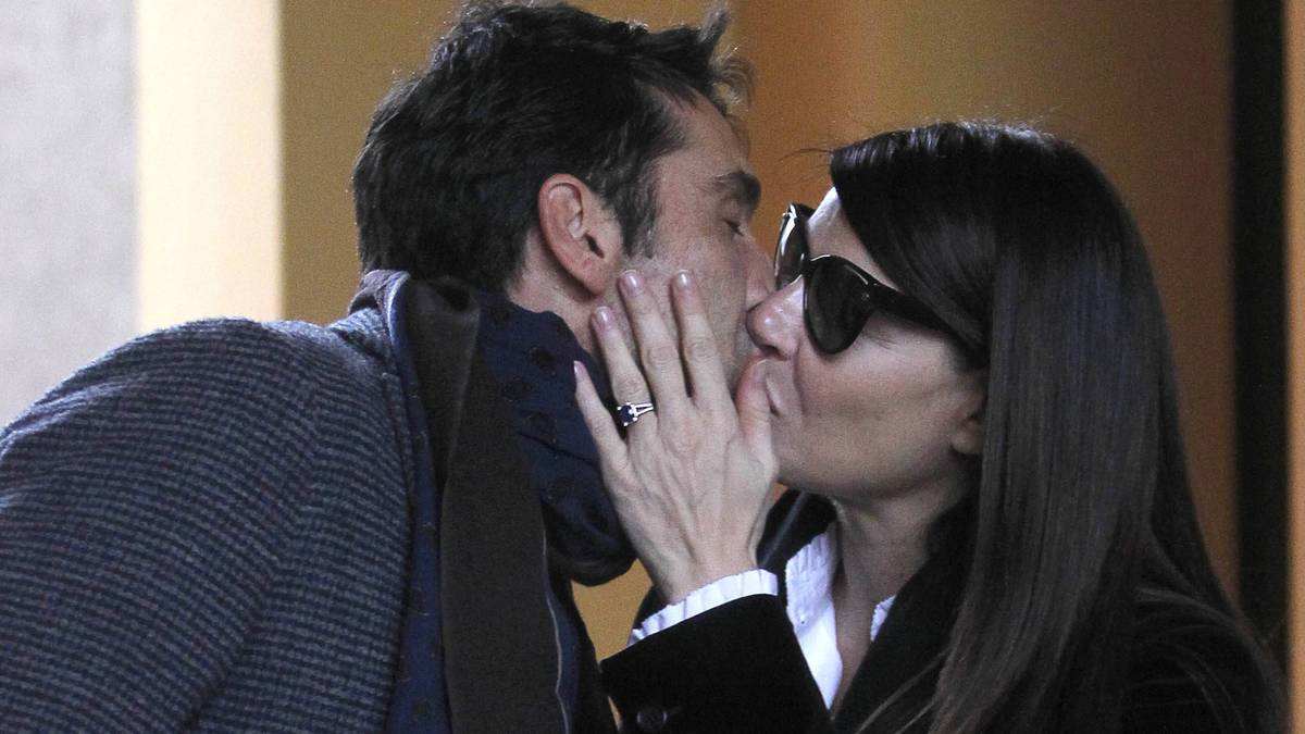 ...und außerdem ist er mit meiner geschätzten Kollegin Illaria D'Amico zusammen - der Fußballexpertin Italiens schlechthin. Chapeau!"