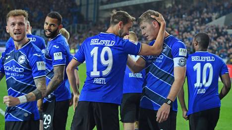 Arminia Bielefeld führt die Tabelle der Zweiten Liga souverän an