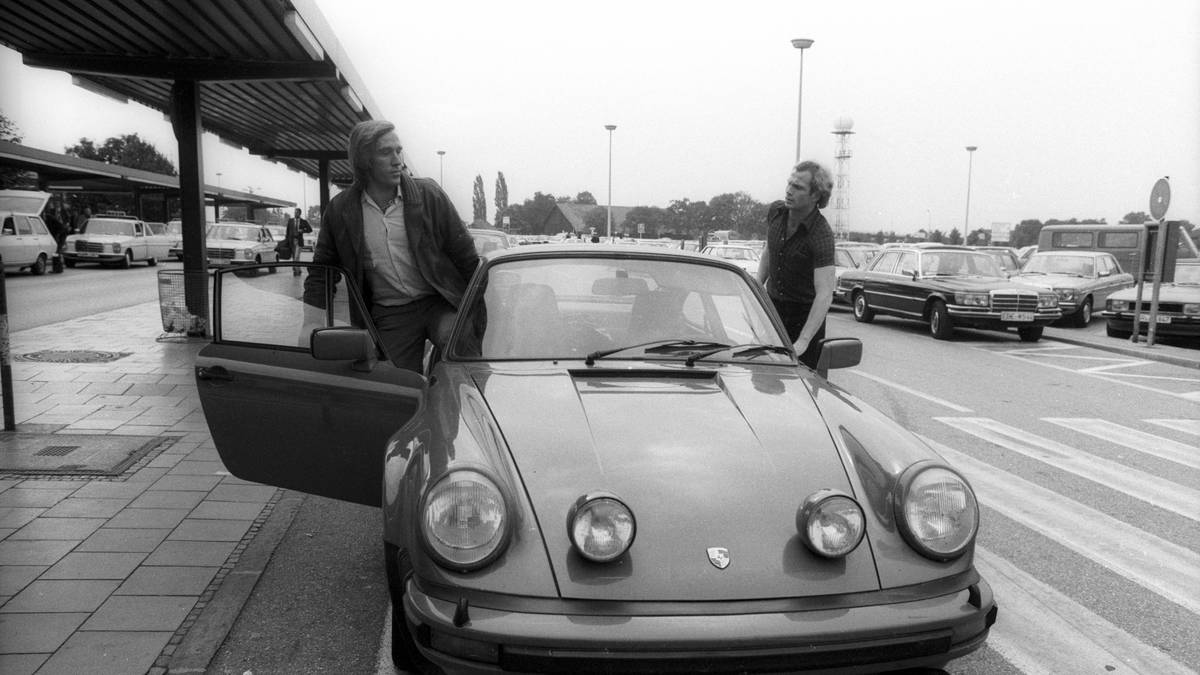 ULI HOENESS: Bayern-Legende Franz Beckenbauer landete im Herbst seiner Karriere beim HSV, Uli Hoeneß hätte es ihm einige Jahre zuvor um ein Haar vorgemacht. 1978 sollte der Welt- und Europameister für die damals gigantische Ablöse von einer Millionen Mark zu Manager Günter Netzer nach Hamburg wechseln