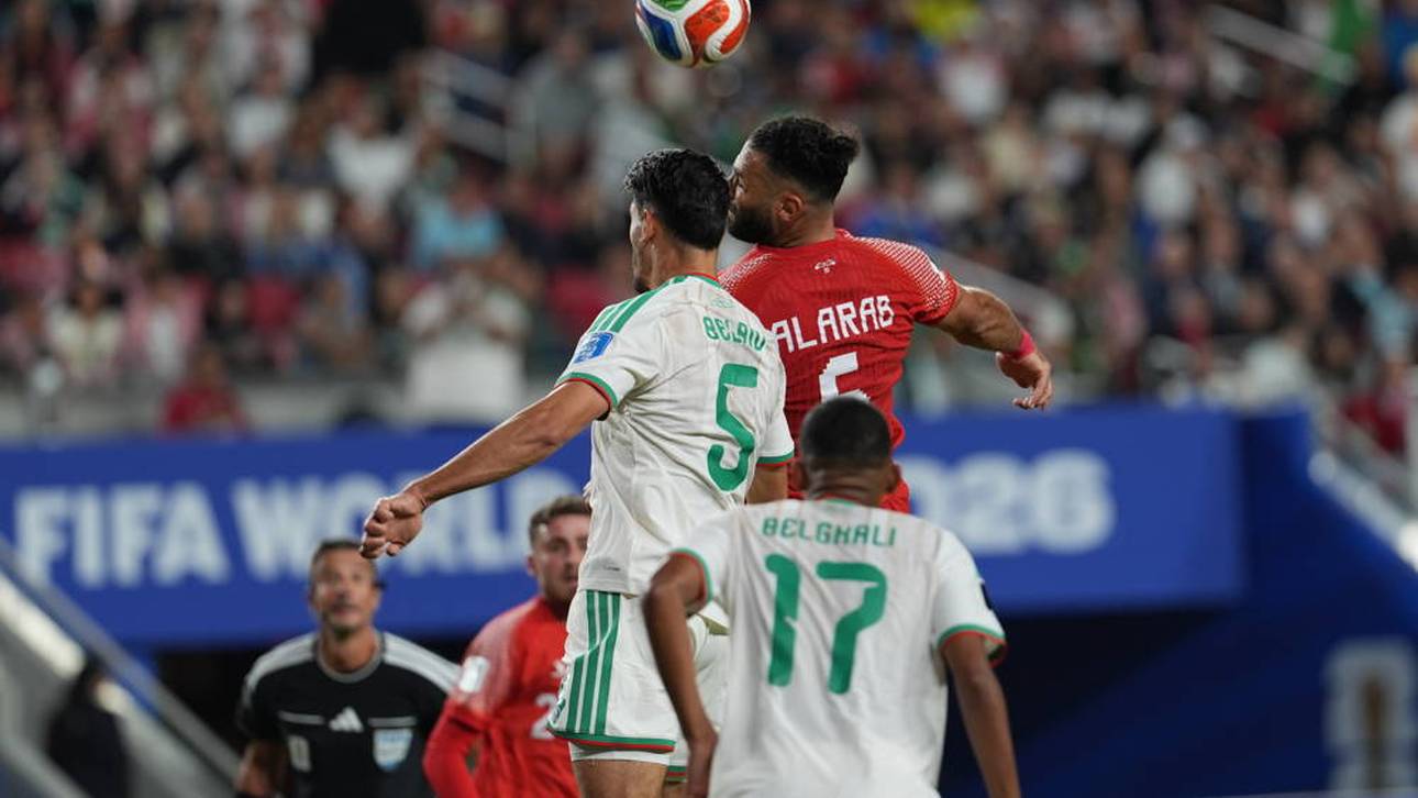 Beim WM-Spiel zwischen Jordanien und Algerien kommt es zu einer hauchdünnen Entscheidung